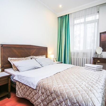 Apartment Ploshchad Pobedy 3 Komnaty ミンスク エクステリア 写真