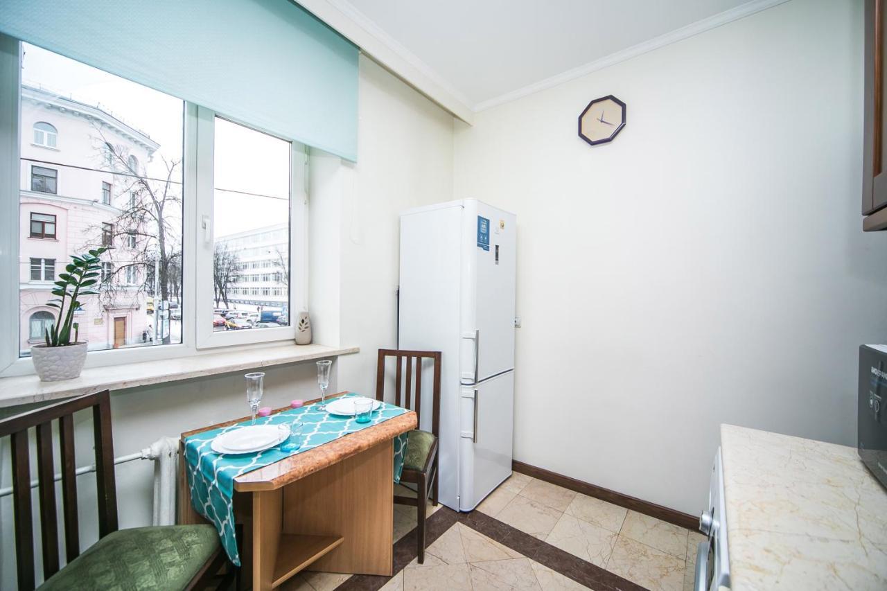 Apartment Ploshchad Pobedy 3 Komnaty ミンスク エクステリア 写真