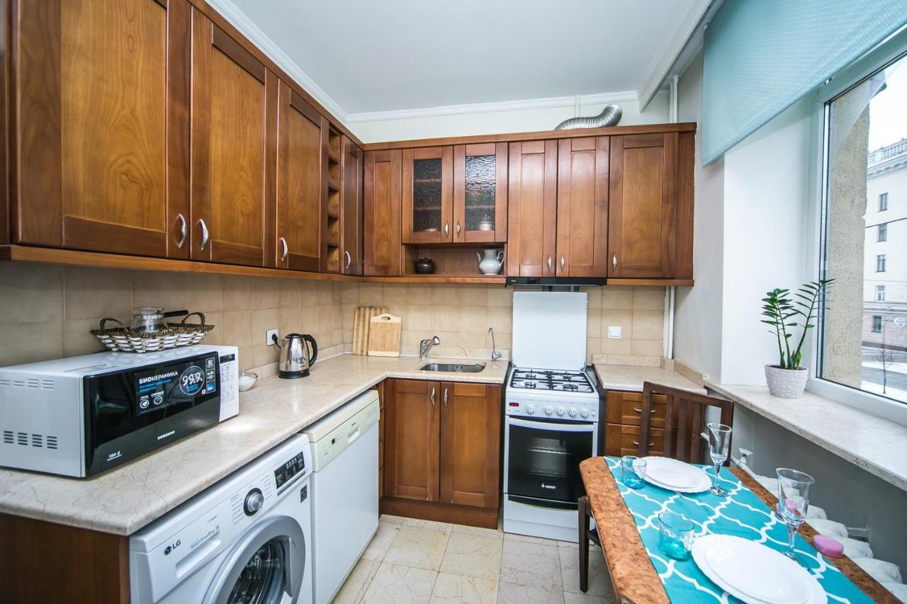 Apartment Ploshchad Pobedy 3 Komnaty ミンスク エクステリア 写真
