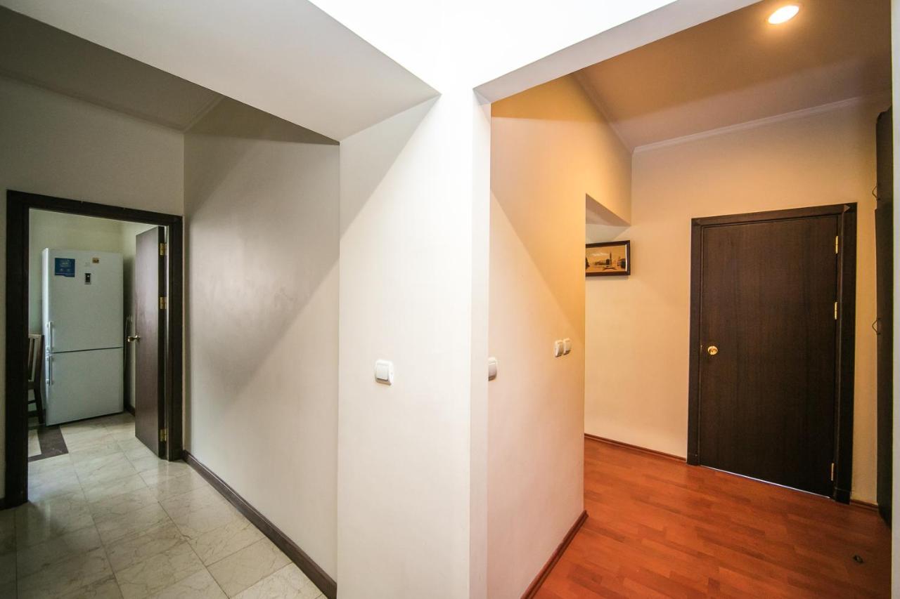 Apartment Ploshchad Pobedy 3 Komnaty ミンスク エクステリア 写真